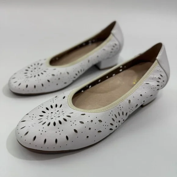 David Tate Proud White Leather Nubuck Slip On Pumps Block Heels Shoes 9.5WW - Picture 2 of 8